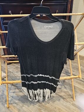 Mudd Black and White Tie-Dye Short Sleeve Scoop Neck Top